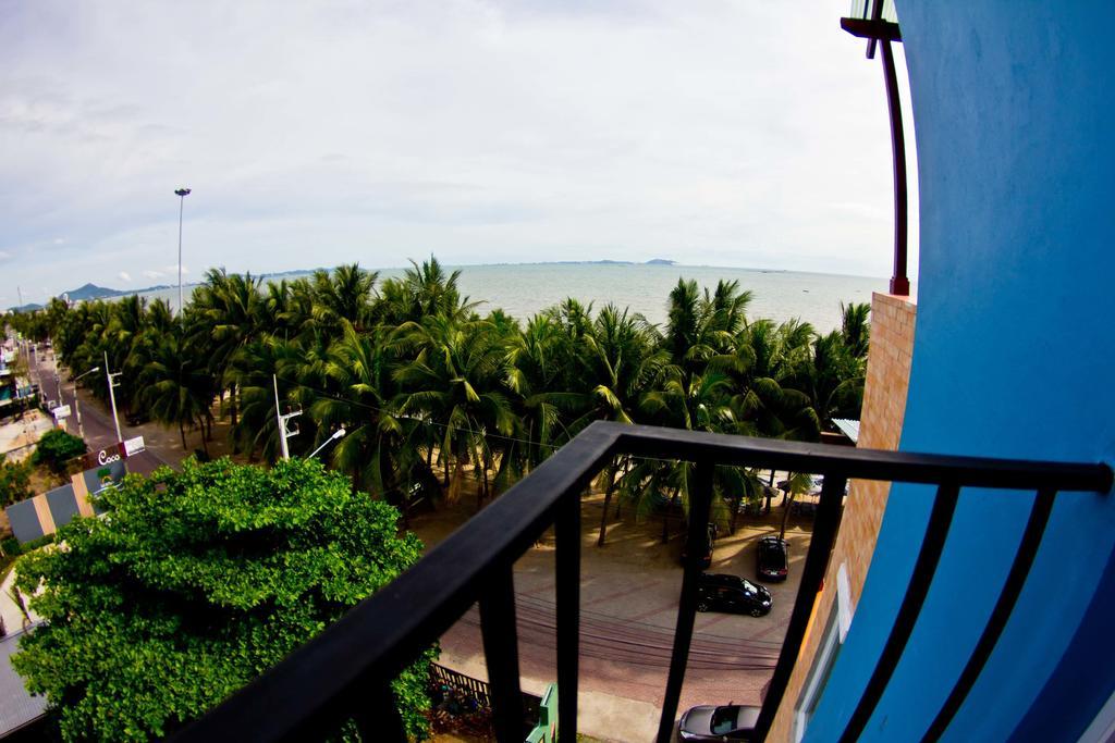 Coasta Bangsaen Hotel Si Racha Exterior photo