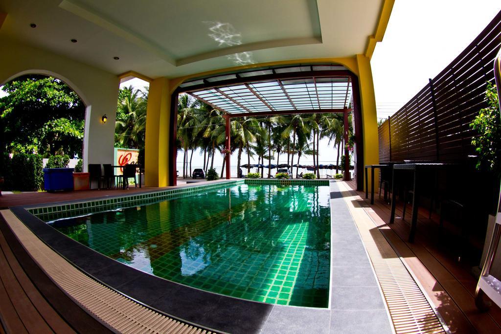 Coasta Bangsaen Hotel Si Racha Exterior photo