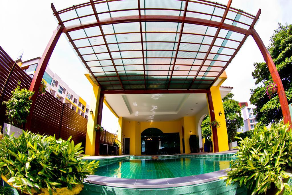 Coasta Bangsaen Hotel Si Racha Exterior photo